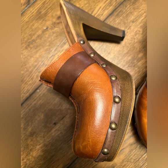 Slip on clog heels. Size 7.5 Great look and style. Brown. Platform style. - Picture 11 of 13